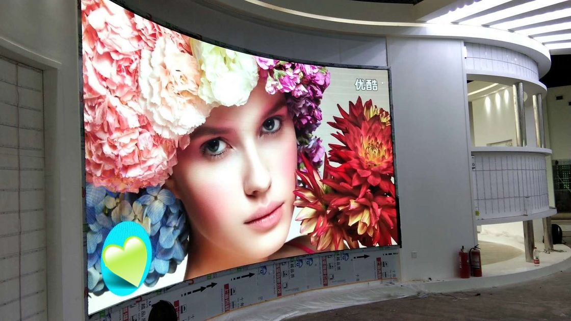 Đoạn phim giới thiệu màn hình LED trong nhà độ nét cao Video P2.5 1200W / M² SMD2121